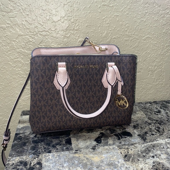 Michael Kors XSmall Crossbody - Picture 1 of 4